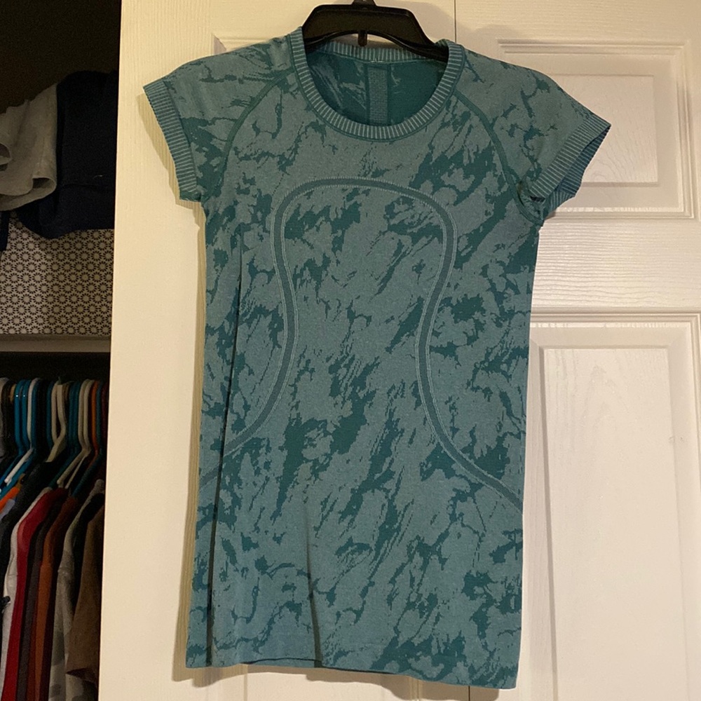 Lululemon swiftly top